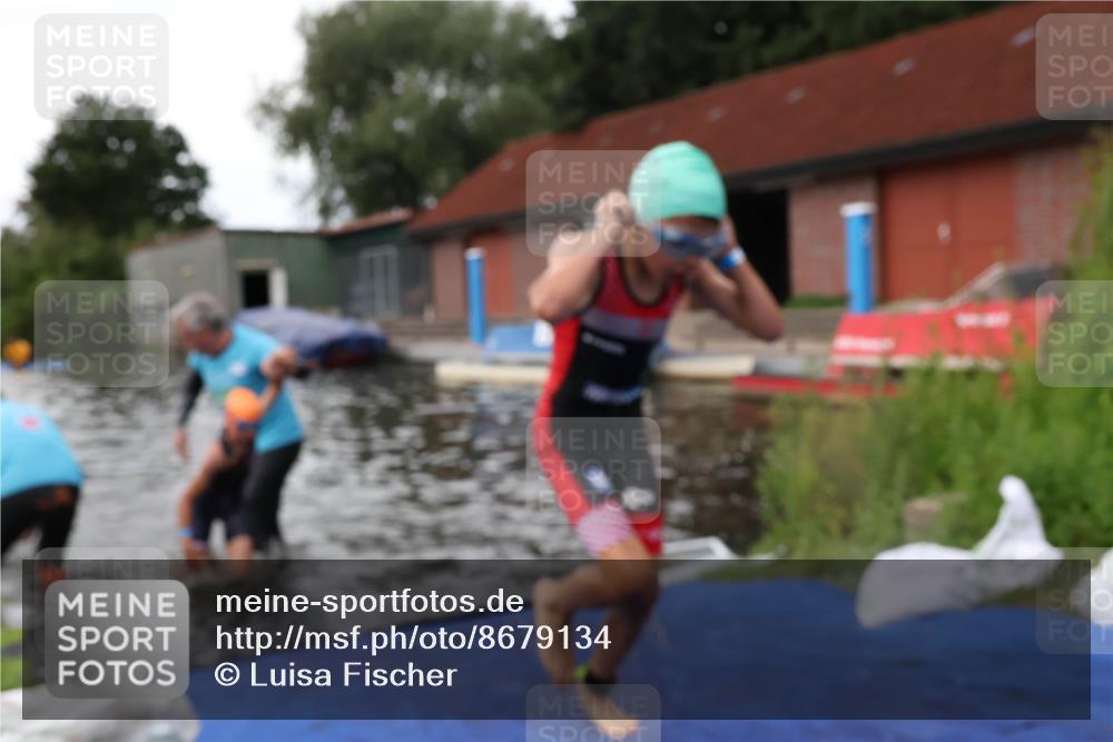 31.08.2025 - Elbe Triathlon Hamburg Luisa Fischer http://msf.ph/oto/8679134 31.08.2025 12:35:09 Schwimmen 1672, 1678, 1688, 1693, 1698 meine-sportfotos.de