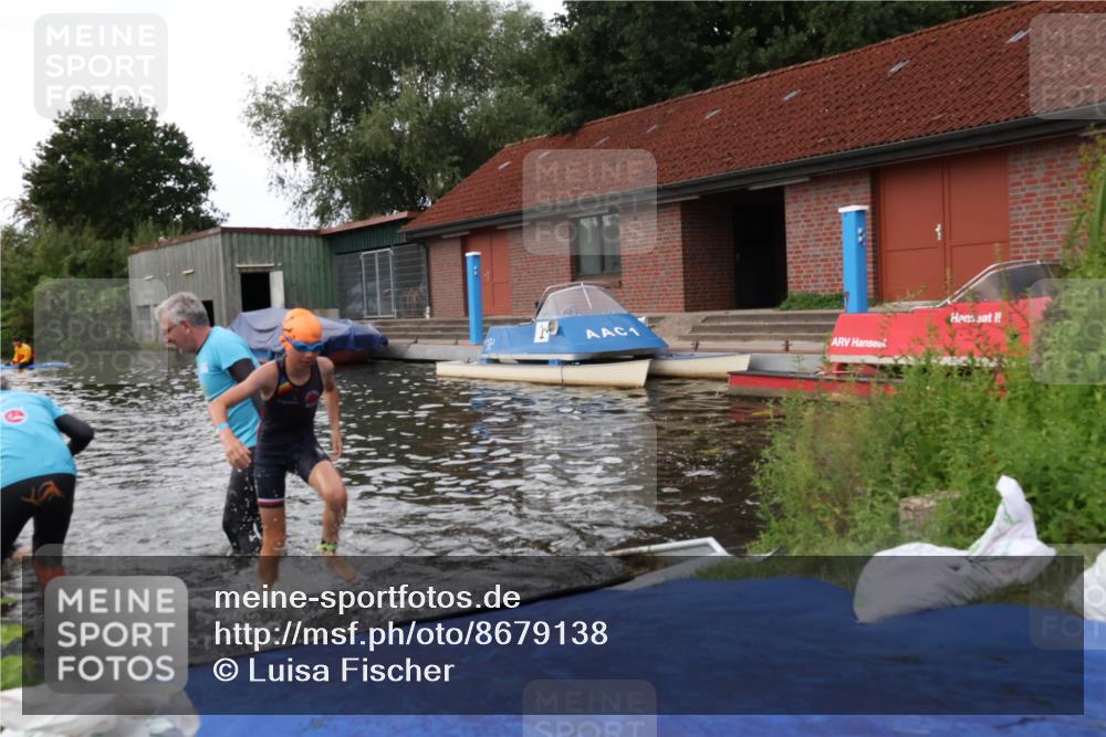 31.08.2025 - Elbe Triathlon Hamburg Luisa Fischer http://msf.ph/oto/8679138 31.08.2025 12:35:09 Schwimmen 1672, 1678, 1688, 1693, 1698 meine-sportfotos.de