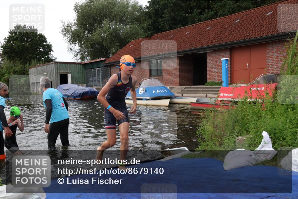 31.08.2025 - Elbe Triathlon Hamburg Luisa Fischer http://msf.ph/oto/8679140 31.08.2025 12:35:10 Schwimmen 1672, 1678, 1688, 1693 meine-sportfotos.de