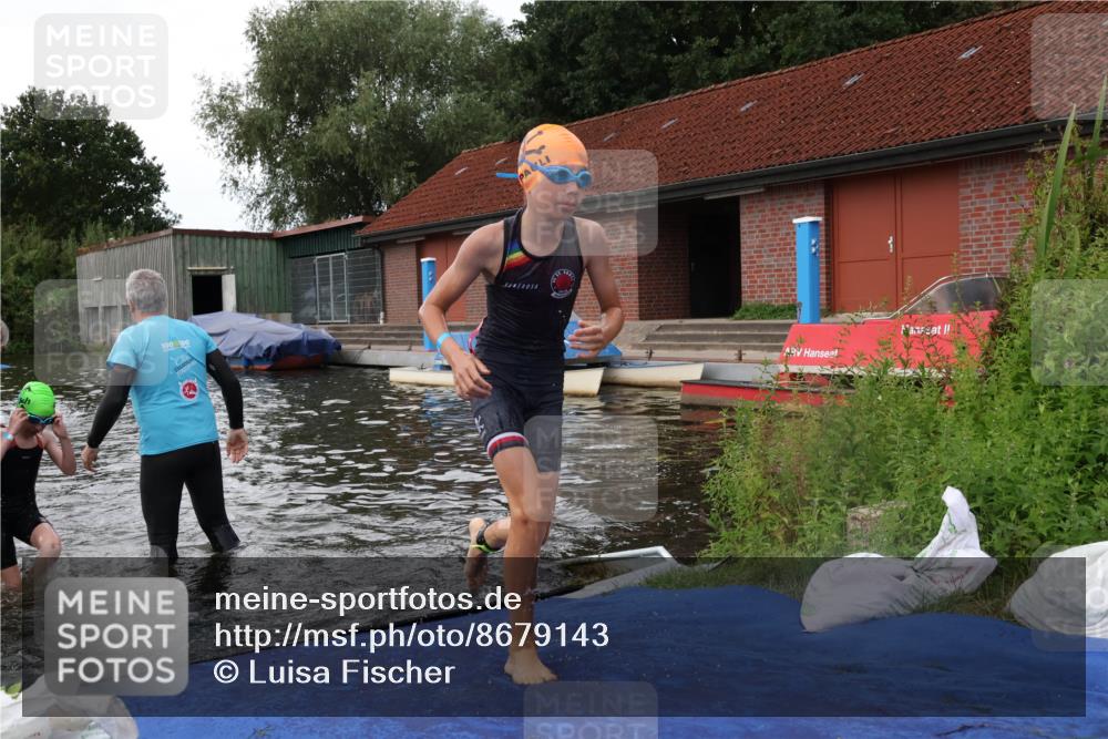 31.08.2025 - Elbe Triathlon Hamburg Luisa Fischer http://msf.ph/oto/8679143 31.08.2025 12:35:11 Schwimmen 1672, 1678, 1693 meine-sportfotos.de