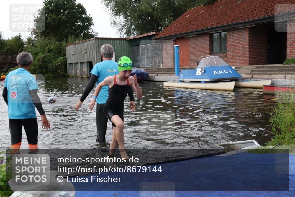 31.08.2025 - Elbe Triathlon Hamburg Luisa Fischer http://msf.ph/oto/8679144 31.08.2025 12:35:13 Schwimmen 1672, 1678, 1693 meine-sportfotos.de