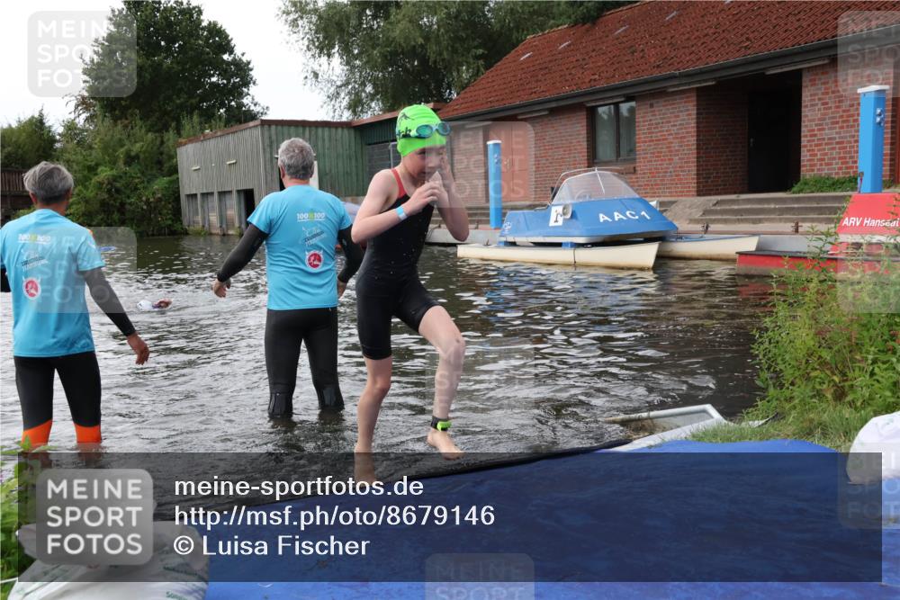 31.08.2025 - Elbe Triathlon Hamburg Luisa Fischer http://msf.ph/oto/8679146 31.08.2025 12:35:13 Schwimmen 1672, 1678, 1693 meine-sportfotos.de