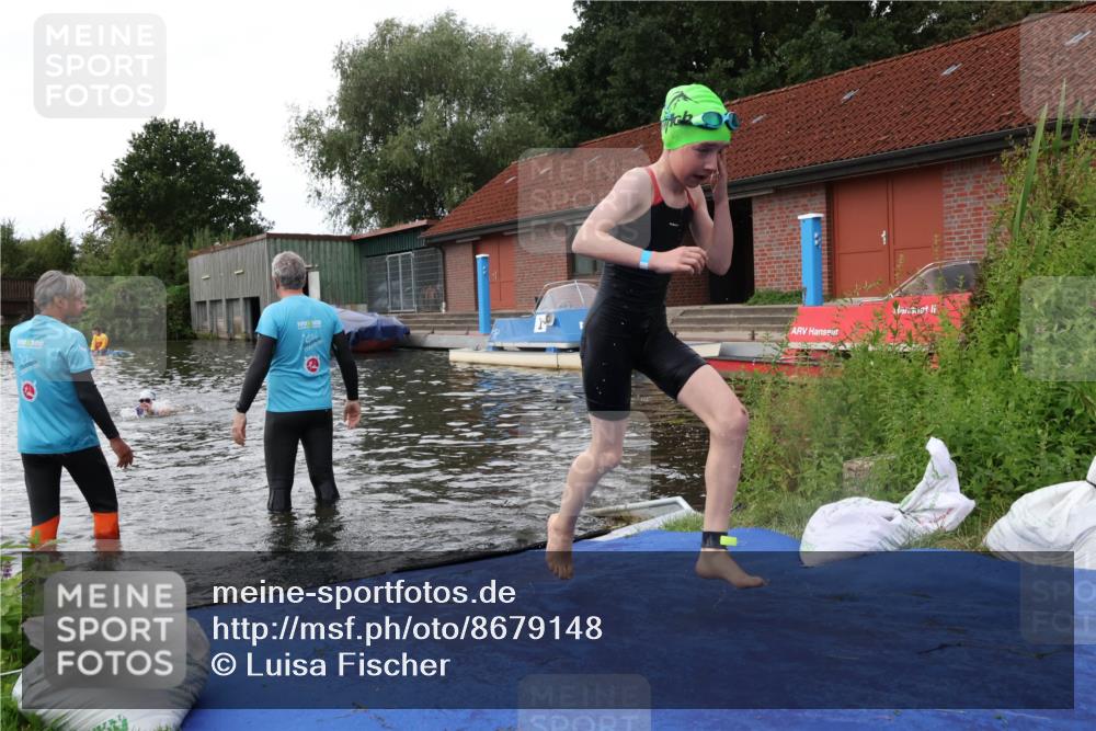 31.08.2025 - Elbe Triathlon Hamburg Luisa Fischer http://msf.ph/oto/8679148 31.08.2025 12:35:14 Schwimmen 1672, 1693 meine-sportfotos.de