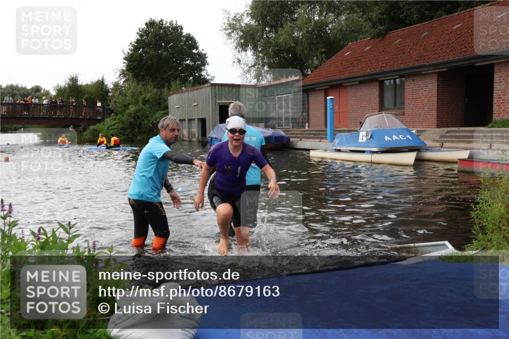 31.08.2025 - Elbe Triathlon Hamburg Luisa Fischer http://msf.ph/oto/8679163 31.08.2025 12:35:27 Schwimmen 1694 meine-sportfotos.de