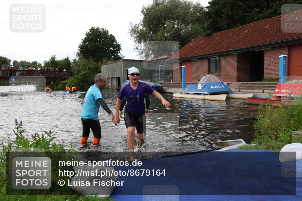 31.08.2025 - Elbe Triathlon Hamburg Luisa Fischer http://msf.ph/oto/8679164 31.08.2025 12:35:28 Schwimmen 1694 meine-sportfotos.de