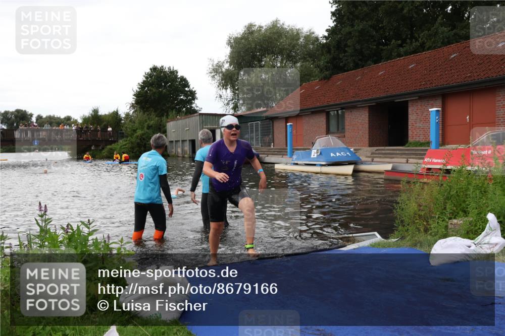 31.08.2025 - Elbe Triathlon Hamburg Luisa Fischer http://msf.ph/oto/8679166 31.08.2025 12:35:28 Schwimmen 1694 meine-sportfotos.de