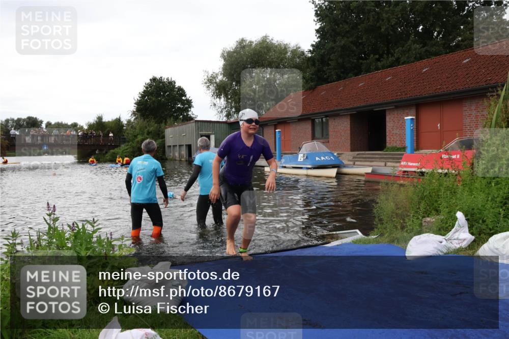 31.08.2025 - Elbe Triathlon Hamburg Luisa Fischer http://msf.ph/oto/8679167 31.08.2025 12:35:28 Schwimmen 1694 meine-sportfotos.de