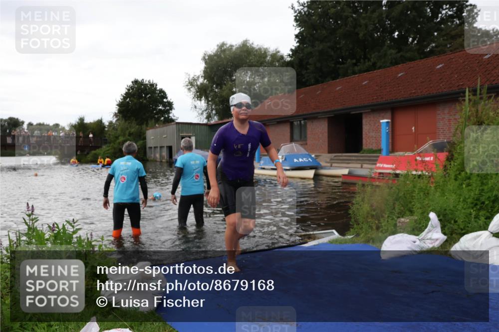31.08.2025 - Elbe Triathlon Hamburg Luisa Fischer http://msf.ph/oto/8679168 31.08.2025 12:35:29 Schwimmen 1667, 1694 meine-sportfotos.de