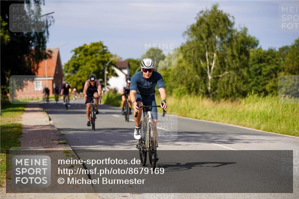 31.08.2025 - Elbe Triathlon Hamburg Michael Burmester http://msf.ph/oto/8679169 31.08.2025 10:37:51 Radfahren 749, 978, 1049 meine-sportfotos.de