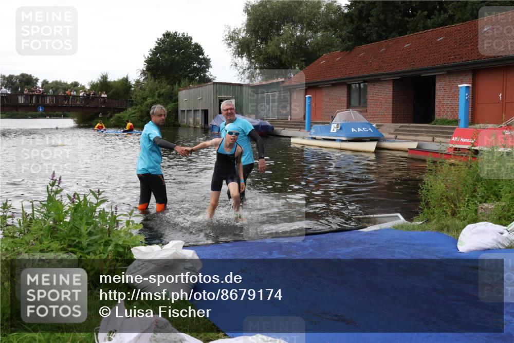 31.08.2025 - Elbe Triathlon Hamburg Luisa Fischer http://msf.ph/oto/8679174 31.08.2025 12:35:37 Schwimmen 1667 meine-sportfotos.de
