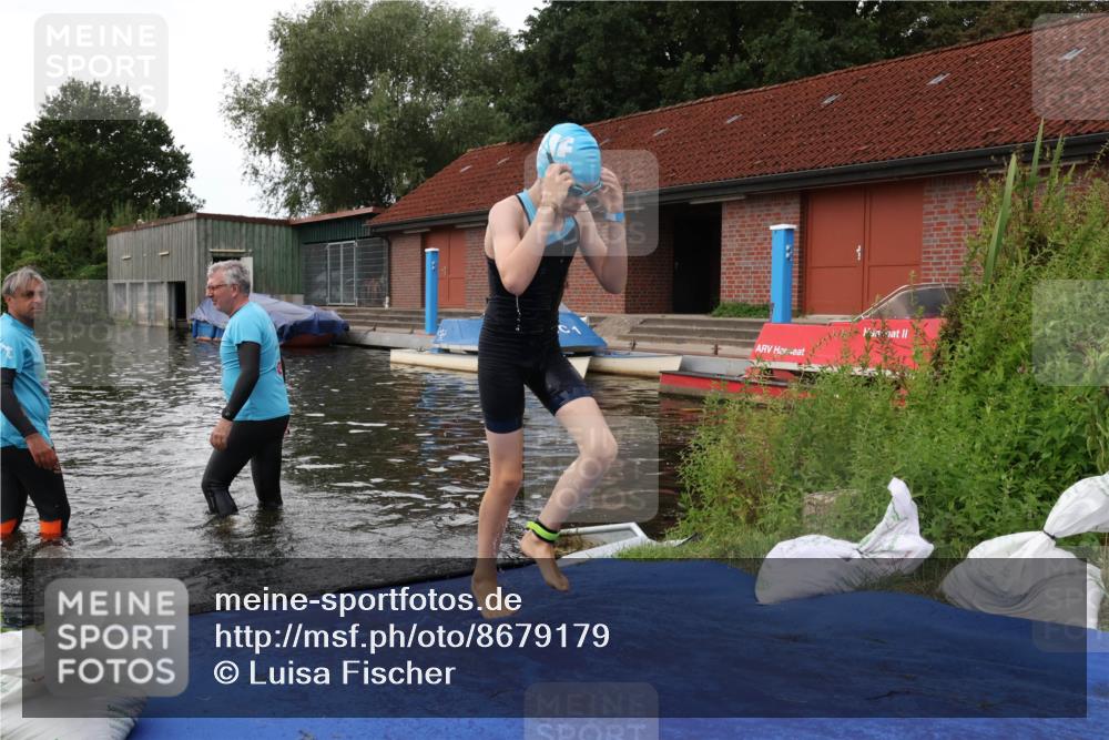 31.08.2025 - Elbe Triathlon Hamburg Luisa Fischer http://msf.ph/oto/8679179 31.08.2025 12:35:38 Schwimmen 1667 meine-sportfotos.de