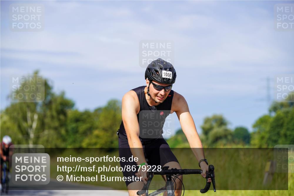 31.08.2025 - Elbe Triathlon Hamburg Michael Burmester http://msf.ph/oto/8679228 31.08.2025 10:38:03 Radfahren 879, 950, 981, 1051, 1070, 1088, 1315 meine-sportfotos.de