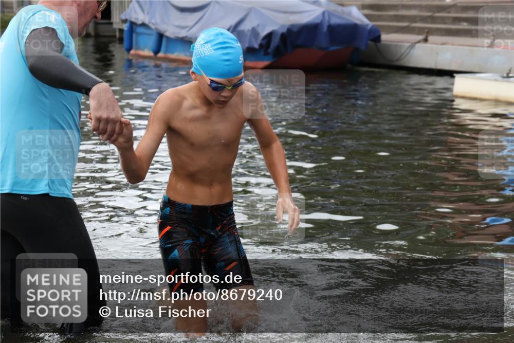 31.08.2025 - Elbe Triathlon Hamburg Luisa Fischer http://msf.ph/oto/8679240 31.08.2025 12:36:52 Schwimmen 1681, 1692 meine-sportfotos.de