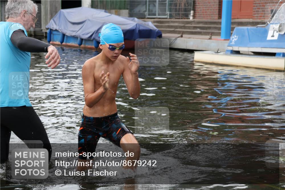 31.08.2025 - Elbe Triathlon Hamburg Luisa Fischer http://msf.ph/oto/8679242 31.08.2025 12:36:52 Schwimmen 1681, 1692 meine-sportfotos.de