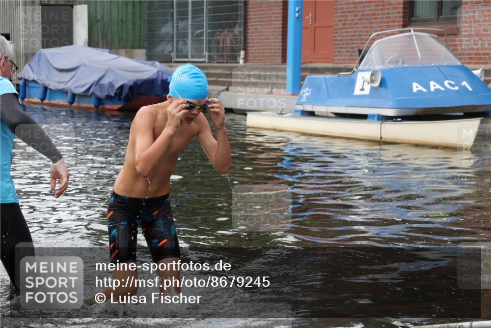 31.08.2025 - Elbe Triathlon Hamburg Luisa Fischer http://msf.ph/oto/8679245 31.08.2025 12:36:53 Schwimmen 1681, 1692 meine-sportfotos.de