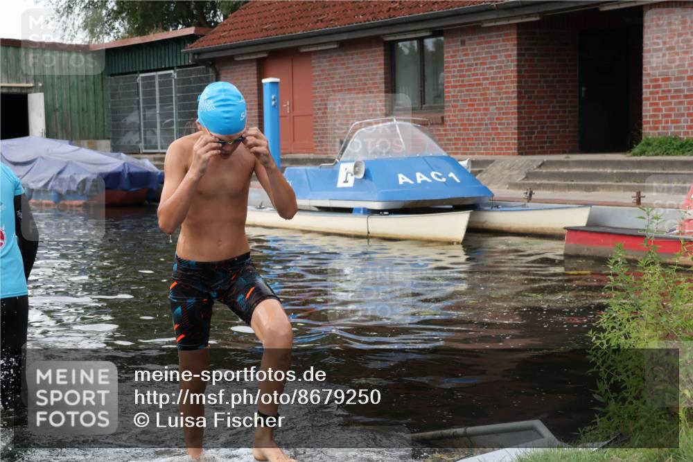 31.08.2025 - Elbe Triathlon Hamburg Luisa Fischer http://msf.ph/oto/8679250 31.08.2025 12:36:54 Schwimmen 1681, 1692 meine-sportfotos.de