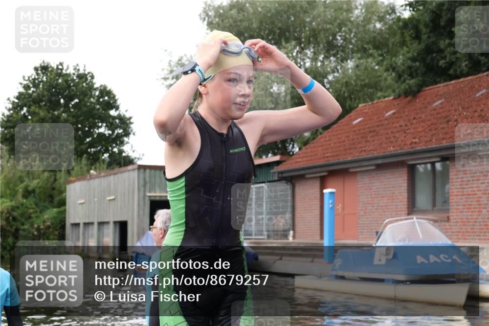 31.08.2025 - Elbe Triathlon Hamburg Luisa Fischer http://msf.ph/oto/8679257 31.08.2025 12:36:55 Schwimmen 1681, 1692 meine-sportfotos.de