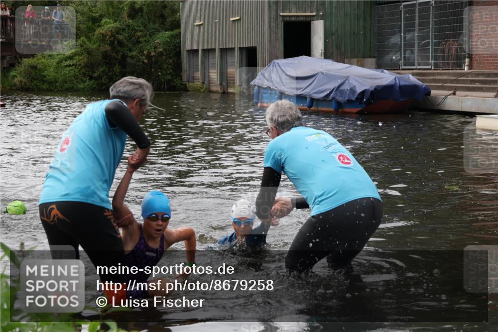 31.08.2025 - Elbe Triathlon Hamburg Luisa Fischer http://msf.ph/oto/8679258 31.08.2025 12:46:44 Schwimmen 1701, 1714, 1724 meine-sportfotos.de