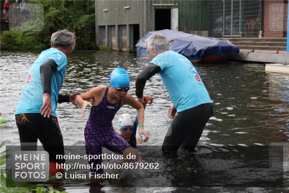 31.08.2025 - Elbe Triathlon Hamburg Luisa Fischer http://msf.ph/oto/8679262 31.08.2025 12:46:45 Schwimmen 1701, 1714, 1724 meine-sportfotos.de