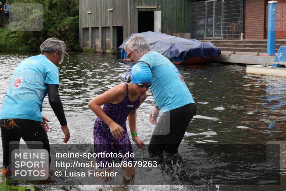 31.08.2025 - Elbe Triathlon Hamburg Luisa Fischer http://msf.ph/oto/8679263 31.08.2025 12:46:45 Schwimmen 1701, 1714, 1724 meine-sportfotos.de