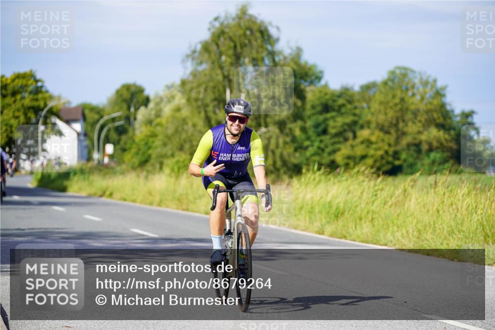31.08.2025 - Elbe Triathlon Hamburg Michael Burmester http://msf.ph/oto/8679264 31.08.2025 10:38:12 Radfahren 824, 879, 981, 1016, 1047, 1048, 1083, 1152 meine-sportfotos.de
