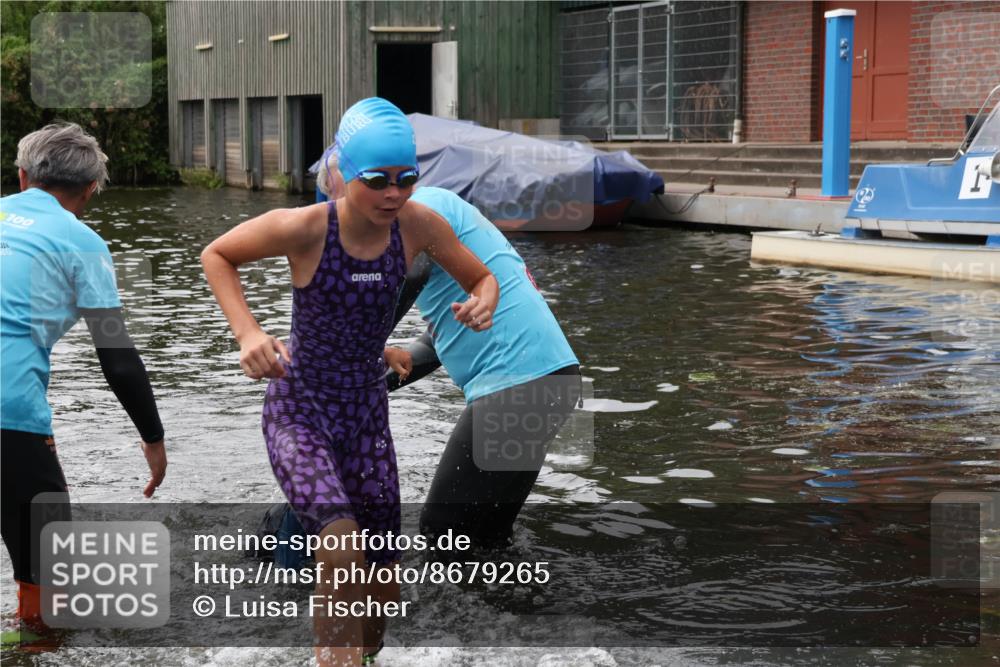 31.08.2025 - Elbe Triathlon Hamburg Luisa Fischer http://msf.ph/oto/8679265 31.08.2025 12:46:45 Schwimmen 1701, 1714, 1724 meine-sportfotos.de