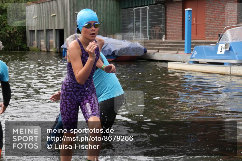 31.08.2025 - Elbe Triathlon Hamburg Luisa Fischer http://msf.ph/oto/8679266 31.08.2025 12:46:46 Schwimmen 1701, 1714, 1724 meine-sportfotos.de