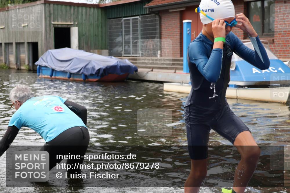 31.08.2025 - Elbe Triathlon Hamburg Luisa Fischer http://msf.ph/oto/8679278 31.08.2025 12:46:48 Schwimmen 1701, 1714, 1724 meine-sportfotos.de