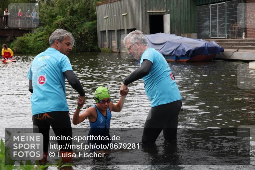 31.08.2025 - Elbe Triathlon Hamburg Luisa Fischer http://msf.ph/oto/8679281 31.08.2025 12:46:49 Schwimmen 1701, 1714, 1724 meine-sportfotos.de