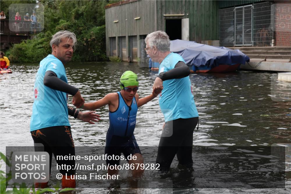 31.08.2025 - Elbe Triathlon Hamburg Luisa Fischer http://msf.ph/oto/8679282 31.08.2025 12:46:49 Schwimmen 1701, 1714, 1724 meine-sportfotos.de
