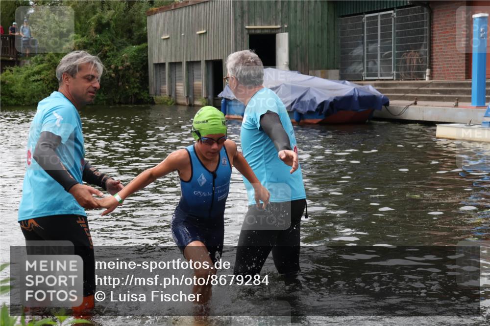 31.08.2025 - Elbe Triathlon Hamburg Luisa Fischer http://msf.ph/oto/8679284 31.08.2025 12:46:50 Schwimmen 1701, 1714, 1724 meine-sportfotos.de