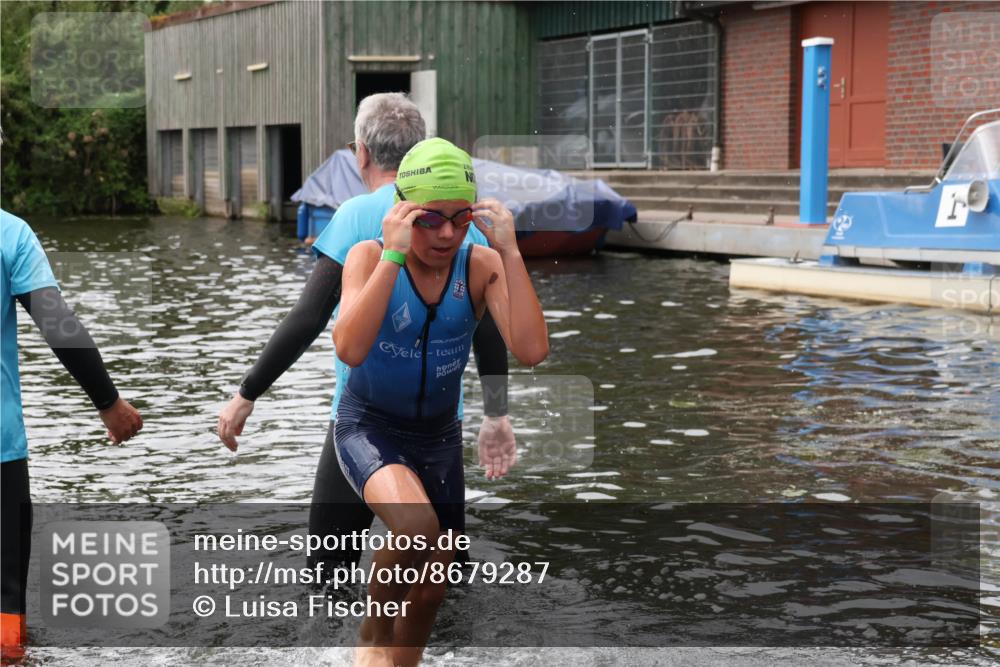 31.08.2025 - Elbe Triathlon Hamburg Luisa Fischer http://msf.ph/oto/8679287 31.08.2025 12:46:50 Schwimmen 1701, 1714, 1724 meine-sportfotos.de