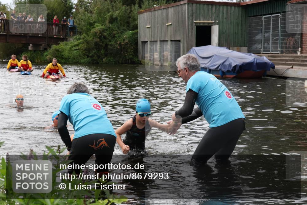 31.08.2025 - Elbe Triathlon Hamburg Luisa Fischer http://msf.ph/oto/8679293 31.08.2025 12:47:02 Schwimmen 1703, 1722, 1723 meine-sportfotos.de