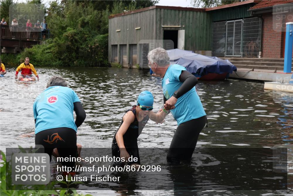 31.08.2025 - Elbe Triathlon Hamburg Luisa Fischer http://msf.ph/oto/8679296 31.08.2025 12:47:02 Schwimmen 1703, 1722, 1723 meine-sportfotos.de
