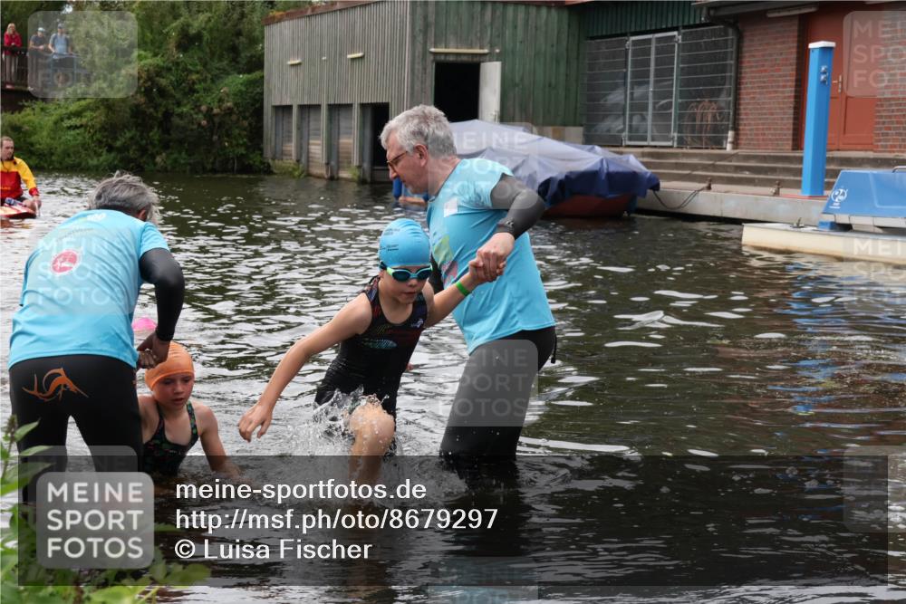 31.08.2025 - Elbe Triathlon Hamburg Luisa Fischer http://msf.ph/oto/8679297 31.08.2025 12:47:03 Schwimmen 1703, 1722, 1723 meine-sportfotos.de