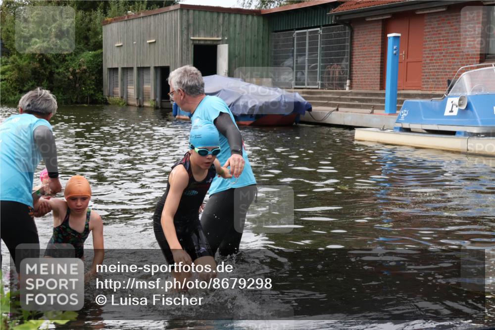 31.08.2025 - Elbe Triathlon Hamburg Luisa Fischer http://msf.ph/oto/8679298 31.08.2025 12:47:03 Schwimmen 1703, 1722, 1723 meine-sportfotos.de