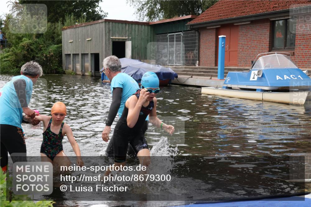 31.08.2025 - Elbe Triathlon Hamburg Luisa Fischer http://msf.ph/oto/8679300 31.08.2025 12:47:03 Schwimmen 1703, 1722, 1723 meine-sportfotos.de