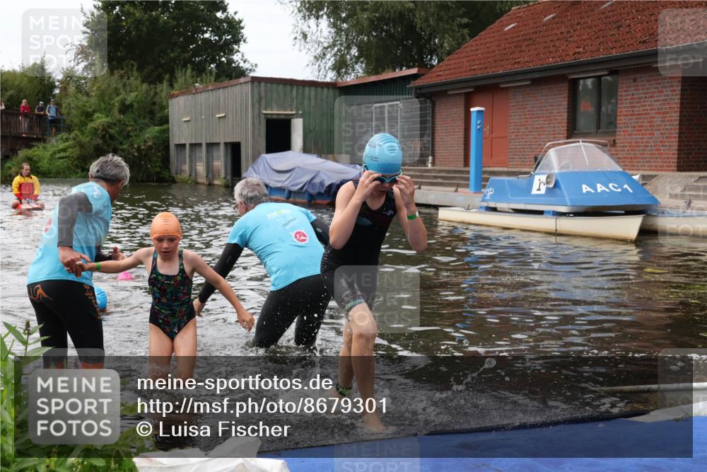 31.08.2025 - Elbe Triathlon Hamburg Luisa Fischer http://msf.ph/oto/8679301 31.08.2025 12:47:04 Schwimmen 1703, 1722, 1723, 1725 meine-sportfotos.de