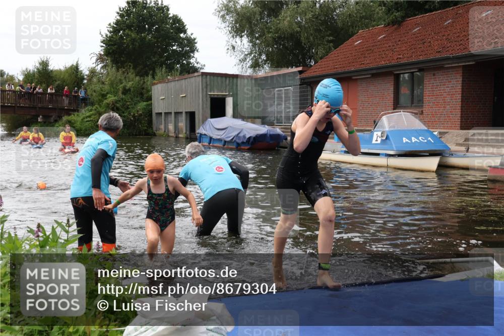 31.08.2025 - Elbe Triathlon Hamburg Luisa Fischer http://msf.ph/oto/8679304 31.08.2025 12:47:04 Schwimmen 1703, 1722, 1723, 1725 meine-sportfotos.de