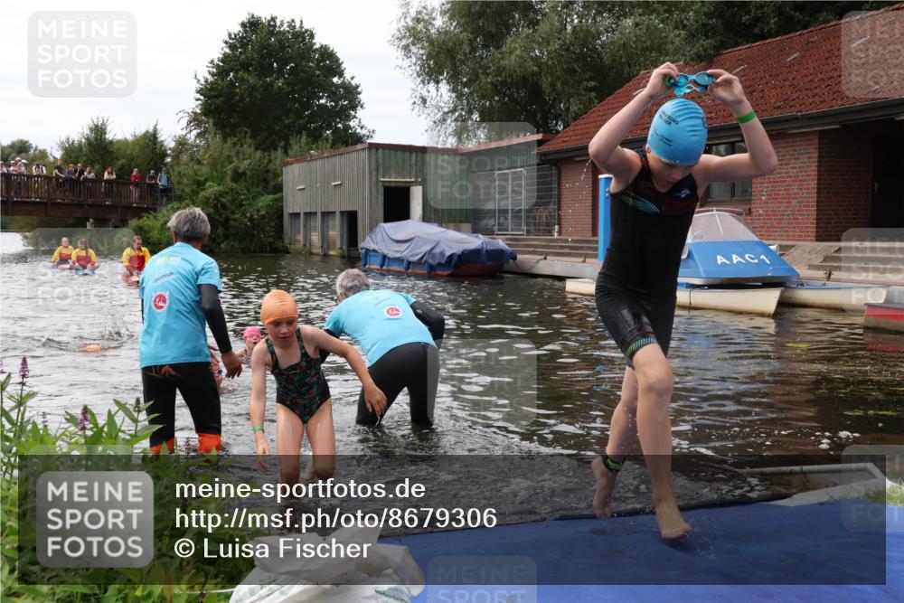 31.08.2025 - Elbe Triathlon Hamburg Luisa Fischer http://msf.ph/oto/8679306 31.08.2025 12:47:04 Schwimmen 1703, 1722, 1723, 1725 meine-sportfotos.de