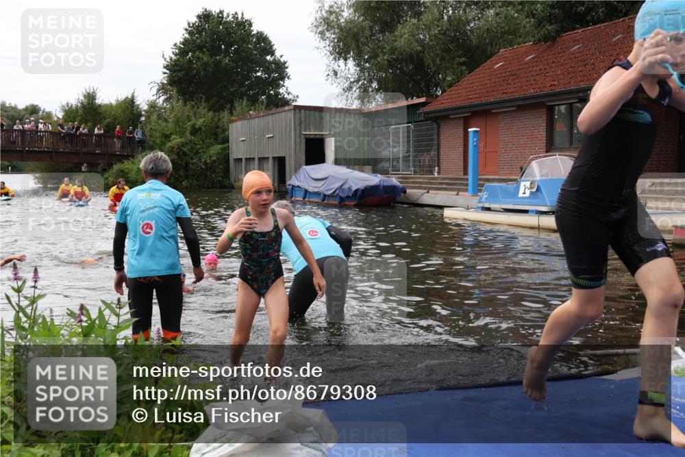 31.08.2025 - Elbe Triathlon Hamburg Luisa Fischer http://msf.ph/oto/8679308 31.08.2025 12:47:05 Schwimmen 1703, 1722, 1723, 1725 meine-sportfotos.de