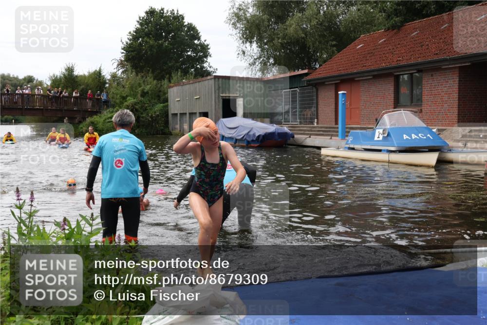 31.08.2025 - Elbe Triathlon Hamburg Luisa Fischer http://msf.ph/oto/8679309 31.08.2025 12:47:05 Schwimmen 1703, 1722, 1723, 1725 meine-sportfotos.de