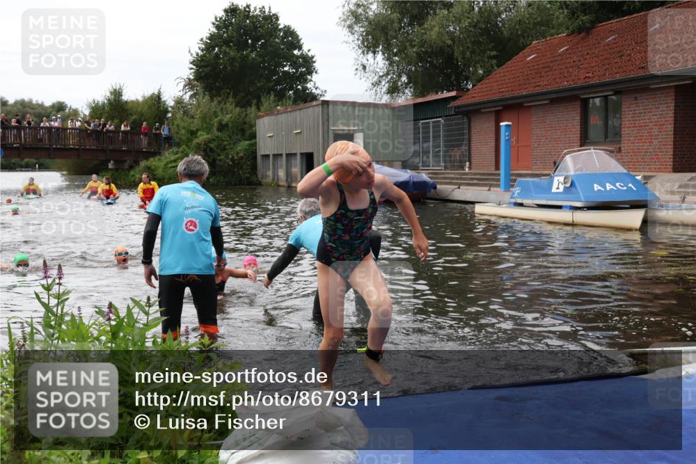 31.08.2025 - Elbe Triathlon Hamburg Luisa Fischer http://msf.ph/oto/8679311 31.08.2025 12:47:05 Schwimmen 1703, 1722, 1723, 1725 meine-sportfotos.de