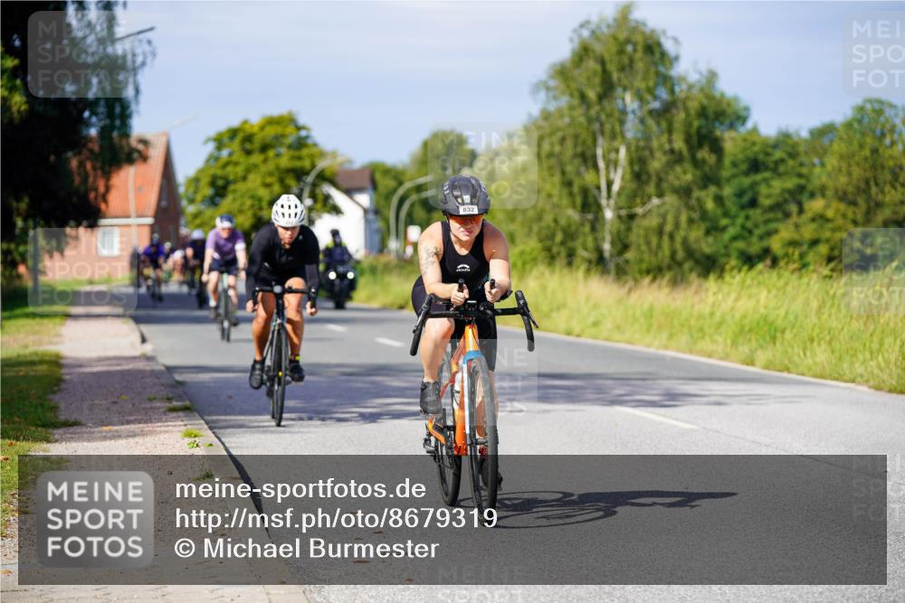 31.08.2025 - Elbe Triathlon Hamburg Michael Burmester http://msf.ph/oto/8679319 31.08.2025 10:38:19 Radfahren 824, 832, 844, 942, 965, 1047, 1048, 1106, 1152 meine-sportfotos.de