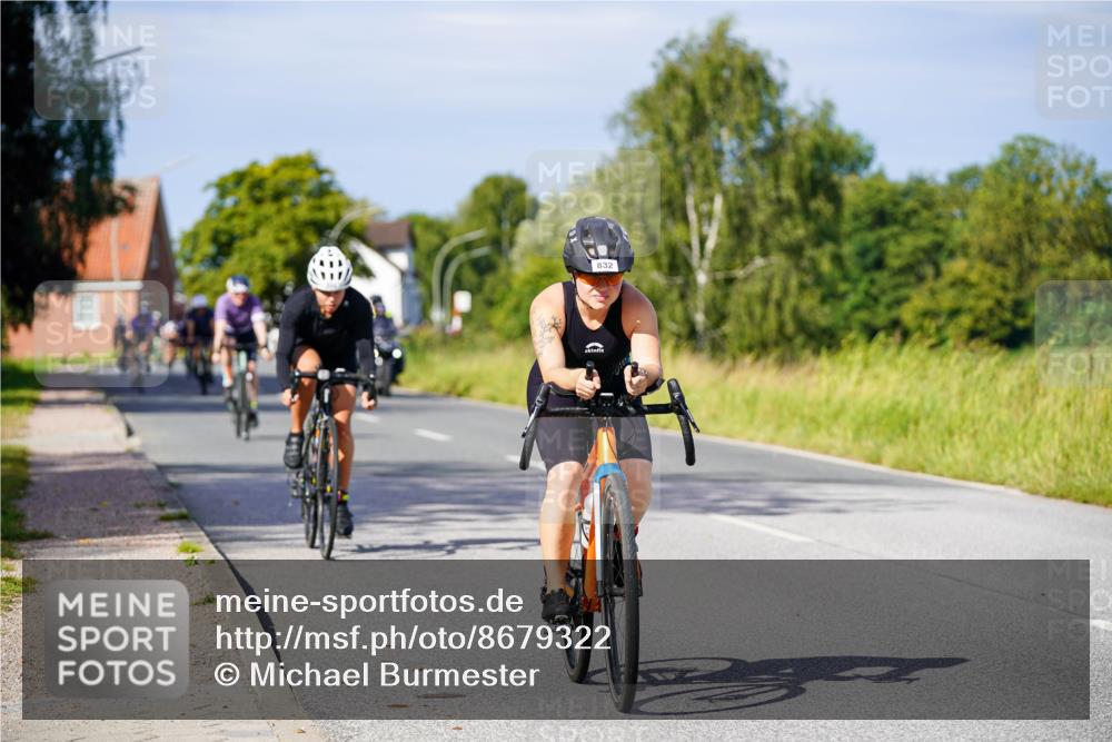 31.08.2025 - Elbe Triathlon Hamburg Michael Burmester http://msf.ph/oto/8679322 31.08.2025 10:38:20 Radfahren 824, 832, 844, 942, 965, 1048, 1106, 1152 meine-sportfotos.de
