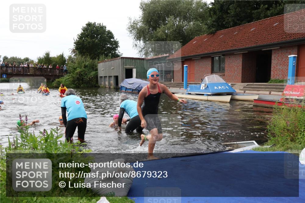 31.08.2025 - Elbe Triathlon Hamburg Luisa Fischer http://msf.ph/oto/8679323 31.08.2025 12:47:09 Schwimmen 1705, 1707, 1713, 1722, 1723, 1725 meine-sportfotos.de