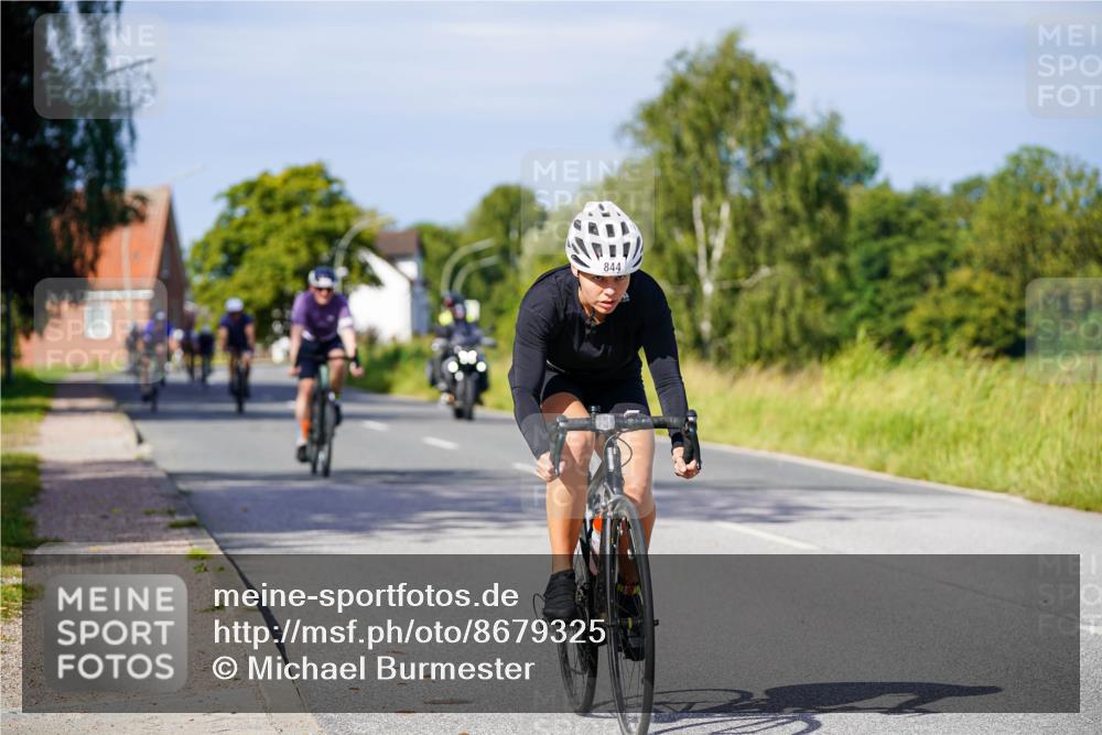 31.08.2025 - Elbe Triathlon Hamburg Michael Burmester http://msf.ph/oto/8679325 31.08.2025 10:38:21 Radfahren 824, 832, 844, 942, 965, 1048, 1106, 1152 meine-sportfotos.de