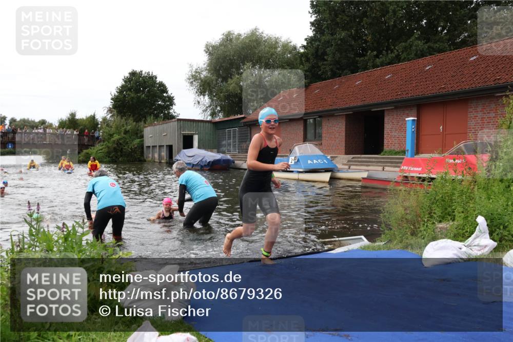 31.08.2025 - Elbe Triathlon Hamburg Luisa Fischer http://msf.ph/oto/8679326 31.08.2025 12:47:10 Schwimmen 1705, 1707, 1713, 1722, 1723, 1725 meine-sportfotos.de