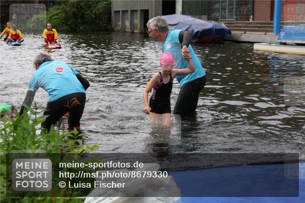 31.08.2025 - Elbe Triathlon Hamburg Luisa Fischer http://msf.ph/oto/8679330 31.08.2025 12:47:11 Schwimmen 1705, 1707, 1713, 1723, 1725 meine-sportfotos.de
