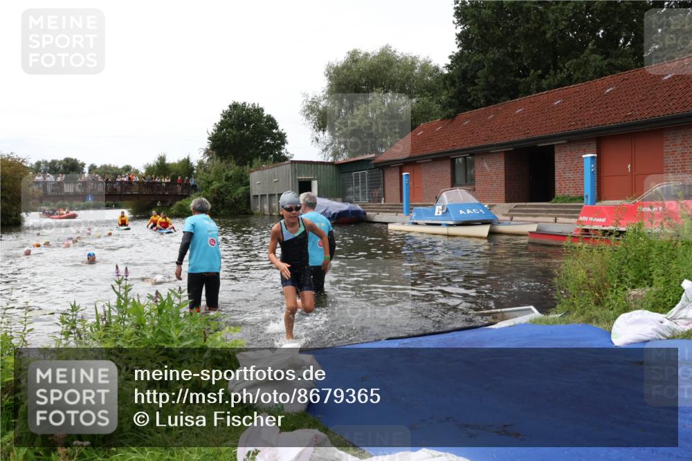 31.08.2025 - Elbe Triathlon Hamburg Luisa Fischer http://msf.ph/oto/8679365 31.08.2025 12:47:18 Schwimmen 1705, 1707, 1709, 1713, 1725 meine-sportfotos.de